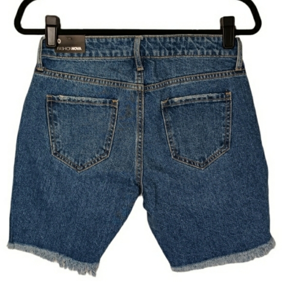 FASHION NOVA This Time Around Medium Distressed Bermuda Denim Shorts 0 (XS) NWT - Picture 4 of 10